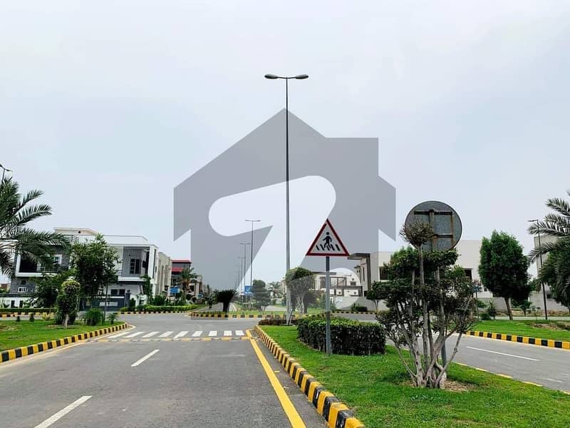 سٹی ہاؤسنگ فیصل آباد میں 2 کنال رہائشی پلاٹ 3.85 کروڑ میں برائے فروخت۔