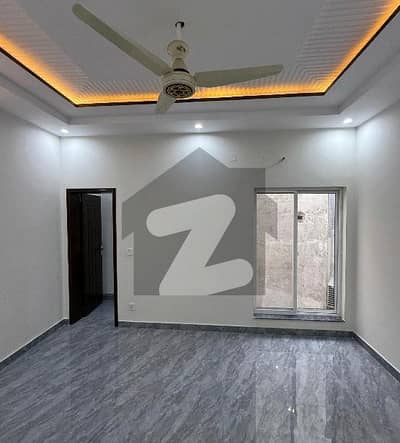 پنجاب سمال انڈسٹریز کالونی لاہور میں 6 کمروں کا 14 مرلہ مکان 2.35 لاکھ میں کرایہ پر دستیاب ہے۔