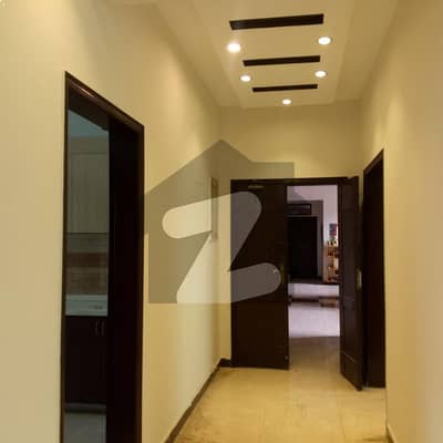 10 MARLA 3 BEDROOM APARTMENT AVAILABLE FOR SALE