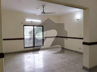 F-10 Beautiful Upper Portion For Rent 3 Bedroom With Attached Bathroom Drawing Dining TV Lounge Kitchen Servant Quarter Separate Gate Car Parking Ideal Location