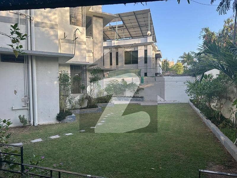 شاہراہِ فیصل کراچی میں 7 کمروں کا 2 کنال مکان 15.0 لاکھ میں کرایہ پر دستیاب ہے۔ شاہراہِ فیصل کراچی میں 7 کمروں کا 2 کنال مکان 15.0 لاکھ میں کرایہ پر دستیاب ہے۔