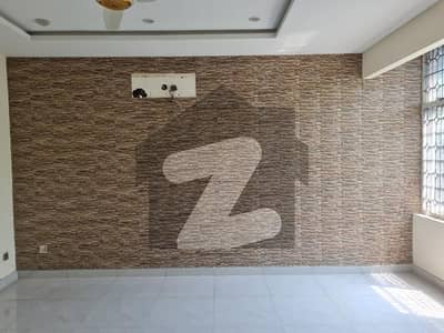 Kanal Corner 03 Bed Upper Portion Separate Entrance + Gas Meter For Rent
