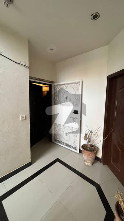 FULLY FURNISHED 3 Bed DD, 2nd Floor In Big Bukhari Commercial