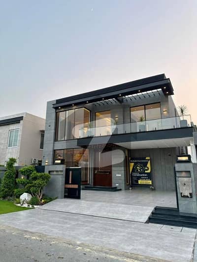 FULL-BASEMENT-Stunning-Bungalow-With-Modern-Amenities!