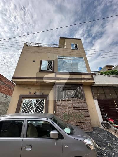 غوث گارڈن - فیز 4 غوث گارڈن,لاہور میں 6 کمروں کا 5 مرلہ مکان 1.55 کروڑ میں برائے فروخت۔