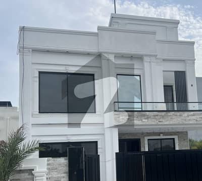 بحریہ آرچرڈ لاہور میں 5 کمروں کا 10 مرلہ مکان 3.9 کروڑ میں برائے فروخت۔