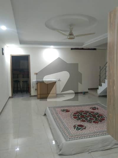 سی بی آر ٹاؤن اسلام آباد میں 6 کمروں کا 7 مرلہ مکان 3.65 کروڑ میں برائے فروخت۔