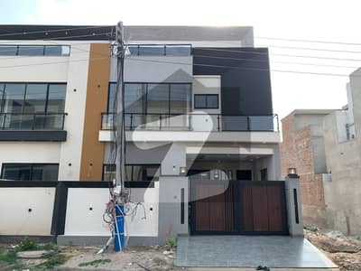 بش ایگزیکٹو ولاز ملتان میں 3 کمروں کا 5 مرلہ مکان 1.79 کروڑ میں برائے فروخت۔