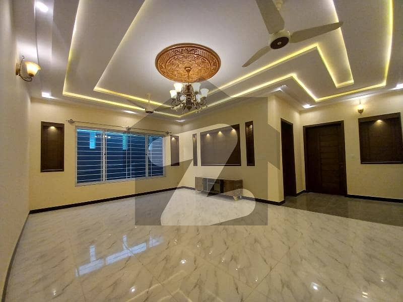 14 Marla Designer House For Rent