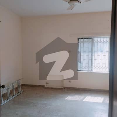 1 Kanal Upper Portion Available For Family