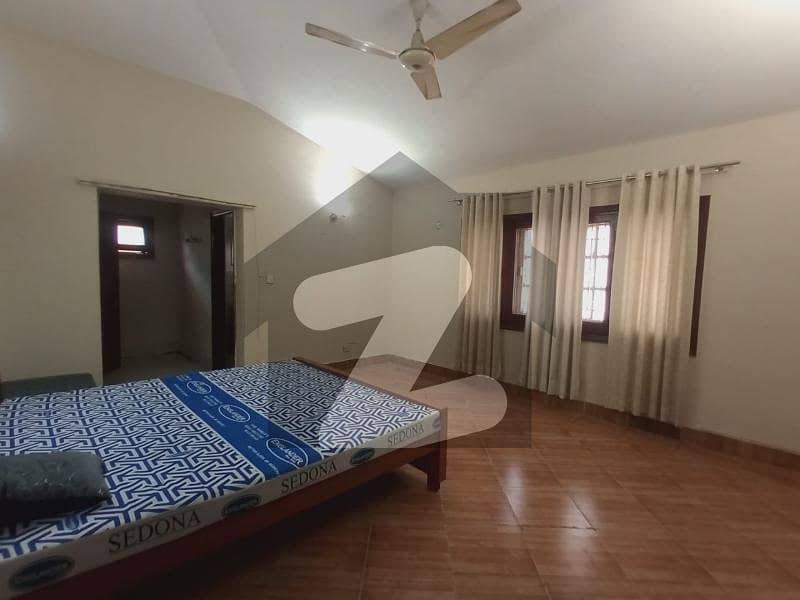 F10. Six Bedrooms House Of Rent Is Available