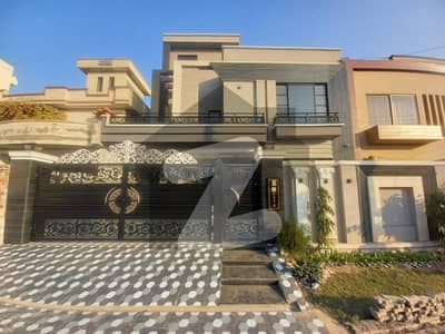 Prominently-Located Prime Location 10 Marla House Available In Central Park - Block A