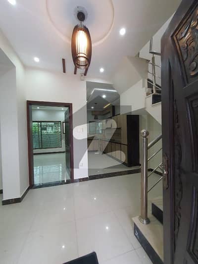 ڈی ۔ 12/3 ڈی ۔ 12,اسلام آباد میں 4 کمروں کا 4 مرلہ مکان 4.25 کروڑ میں برائے فروخت۔