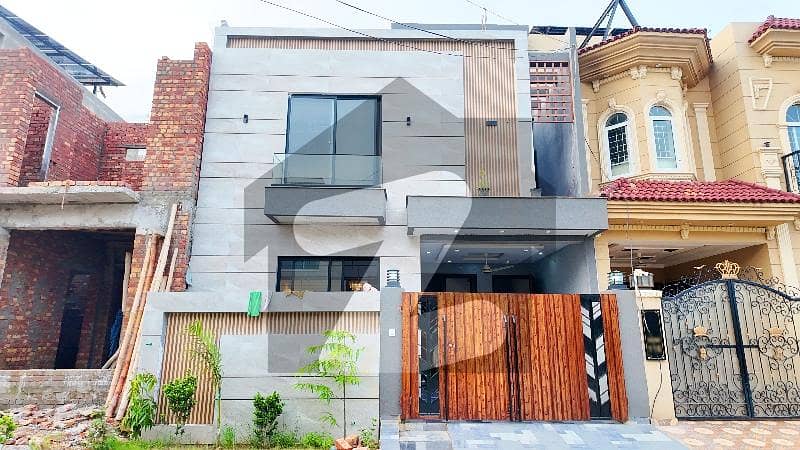 ideal location house available for sale. ideal location house available for sale.