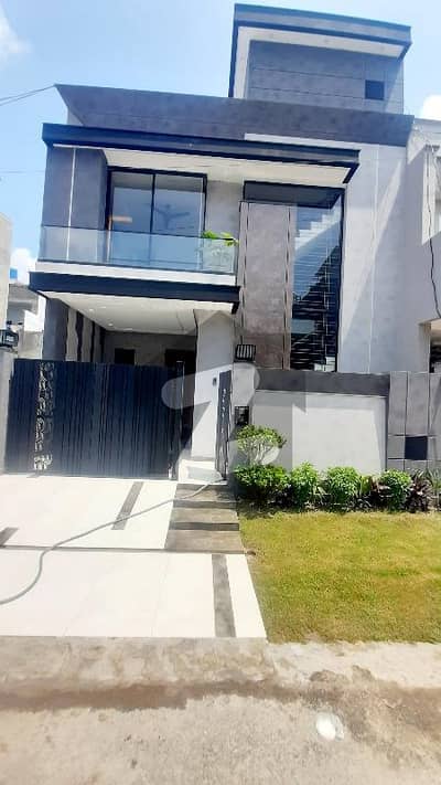 Formanites Housing Scheme  5 Marla Brand New Modern House  For Sale