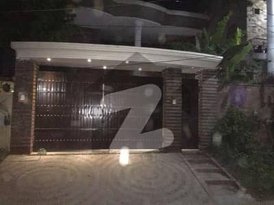 جوہر ٹاؤن فیز 2 جوہر ٹاؤن,لاہور میں 7 کمروں کا 12 مرلہ مکان 2.1 لاکھ میں کرایہ پر دستیاب ہے۔