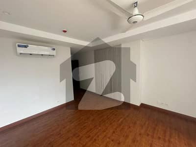 ڈیفینس رایا ڈی ایچ اے ڈیفینس,لاہور میں 3 کمروں کا 11 مرلہ فلیٹ 3.45 لاکھ میں کرایہ پر دستیاب ہے۔