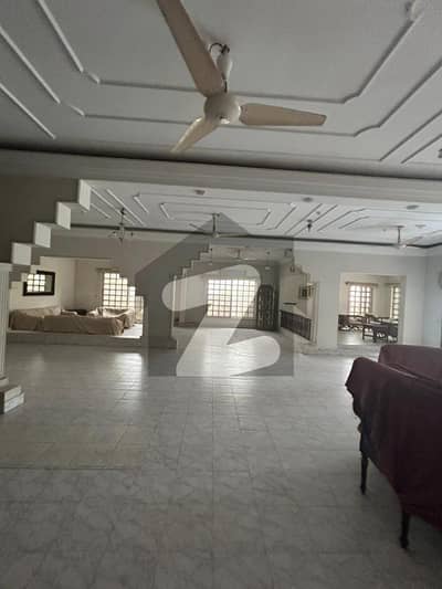 کلفٹن ۔ بلاک 8 کلفٹن,کراچی میں 6 کمروں کا 1 کنال مکان 22.0 کروڑ میں برائے فروخت۔