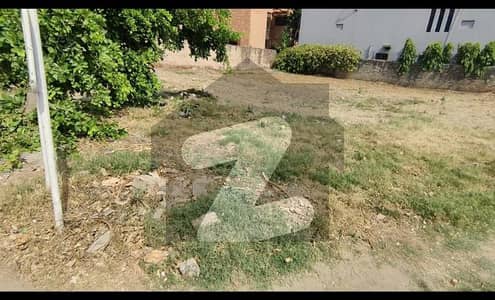 سینٹرل پارک ہاؤسنگ سکیم لاہور میں 10 مرلہ رہائشی پلاٹ 85.0 لاکھ میں برائے فروخت۔