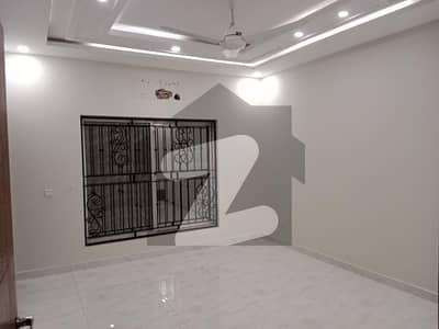بحریہ انکلیو - سیکٹر سی 1 بحریہ انکلیو,بحریہ ٹاؤن,اسلام آباد میں 5 کمروں کا 10 مرلہ مکان 4.5 کروڑ میں برائے فروخت۔