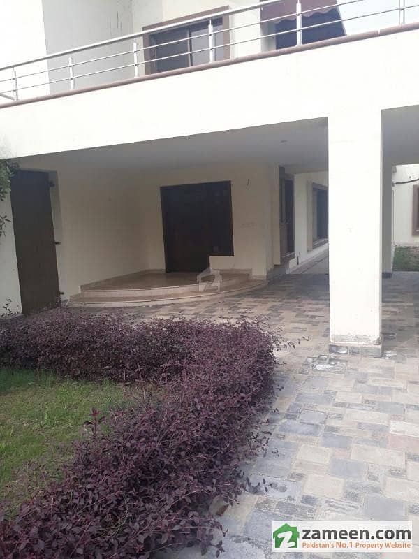 4 Kanal Executive Lodge Upper Portion Lower Locked For Rent In Bahria Town Lahore