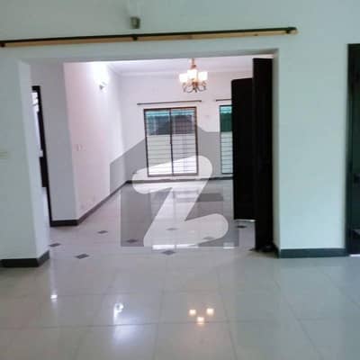 10 Marla 4 Bedrooms Beautiful House Available For Sale