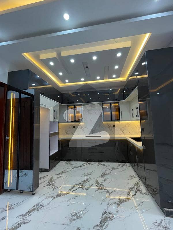 گلشنِ معمار گداپ ٹاؤن,کراچی میں 6 کمروں کا 8 مرلہ مکان 3.25 کروڑ میں برائے فروخت۔