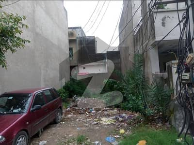 کالج روڈ لاہور میں 4 مرلہ رہائشی پلاٹ 77.0 لاکھ میں برائے فروخت۔