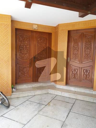 خدا بخش کالونی - بلاک ٹی خدا بخش کالونی,کینٹ,لاہور میں 7 کمروں کا 1 کنال مکان 4.3 کروڑ میں برائے فروخت۔