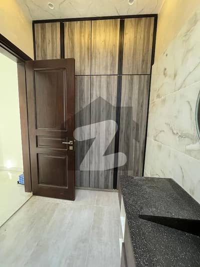 ڈی ایچ اے فیز 8 ڈی ایچ اے ڈیفینس,کراچی میں 3 کمروں کا 1 کنال بالائی پورشن 2.65 لاکھ میں کرایہ پر دستیاب ہے۔