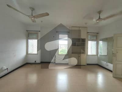 09 Marla 3 Bed &Amp; 2 Bed | 2nd Floor Flat Available For Rent.