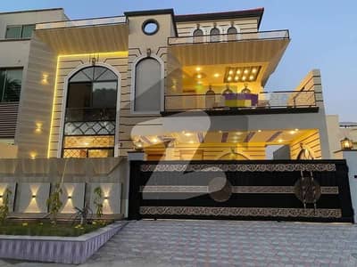 بحریہ ٹاؤن فیز 8 بحریہ ٹاؤن راولپنڈی,راولپنڈی میں 5 کمروں کا 10 مرلہ مکان 1.0 لاکھ میں کرایہ پر دستیاب ہے۔