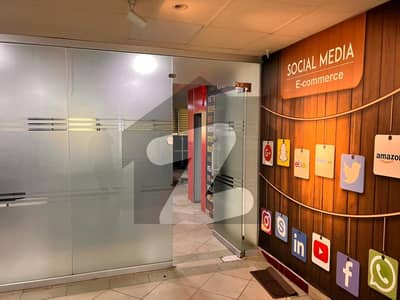 گلبرگ لاہور میں 3 کمروں کا 10 مرلہ دفتر 1.7 لاکھ میں کرایہ پر دستیاب ہے۔