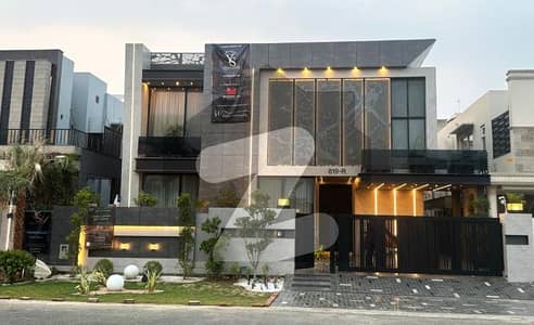 ONE KANAL DESIGNER BUNGALOW NEAR TO PLAY GROUDN COMMERCIAL AREA AND SCHOOL