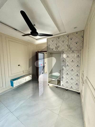 5 MARLA SECOND FLOOR ROOM AVAILABLE FOR RENT