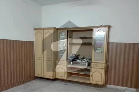 سبزہ زار سکیم لاہور میں 4 کمروں کا 5 مرلہ مکان 1.8 کروڑ میں برائے فروخت۔