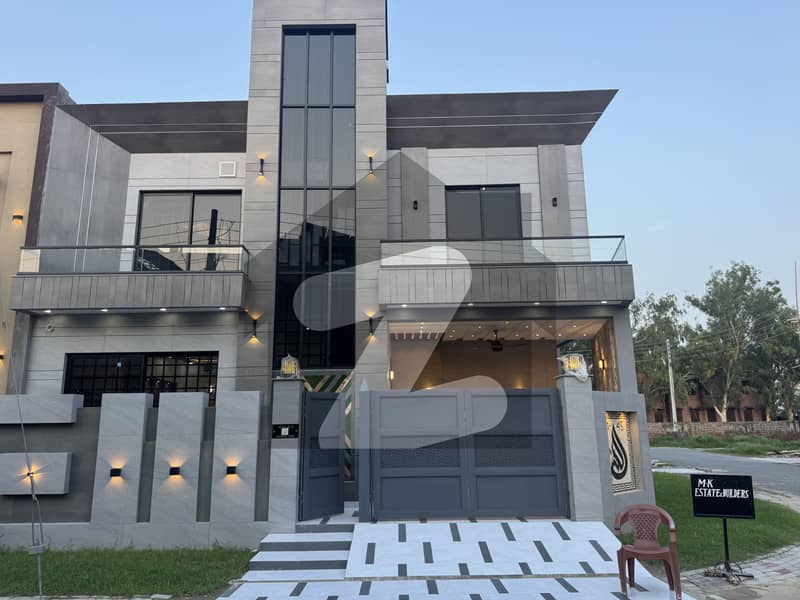 سینٹرل پارک ہاؤسنگ سکیم لاہور میں 5 کمروں کا 8 مرلہ مکان 2.85 کروڑ میں برائے فروخت۔