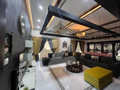 سینٹرل پارک ہاؤسنگ سکیم لاہور میں 5 کمروں کا 1 کنال مکان 1.3 لاکھ میں کرایہ پر دستیاب ہے۔