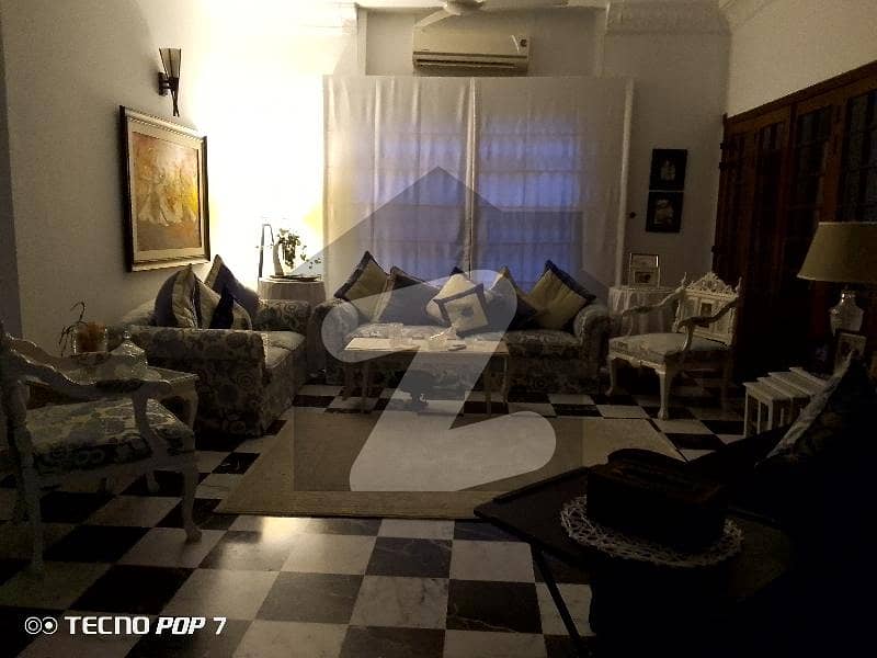 FULLY FURNISHED ROOM FOR RENT IN BANGLOW FULLY FURNISHED ROOM FOR RENT IN BANGLOW