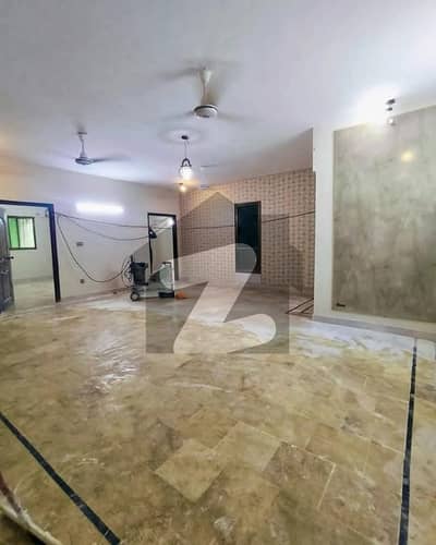 نشاط کمرشل ایریا ڈی ایچ اے فیز 6,ڈی ایچ اے ڈیفینس,کراچی میں 4 کمروں کا 9 مرلہ فلیٹ 1.1 لاکھ میں کرایہ پر دستیاب ہے۔