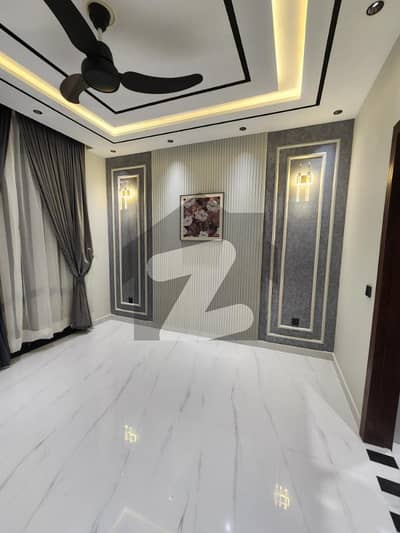 10 Marla Like Brand New Upper Portion Available For Rent In Bahria Town Lahore