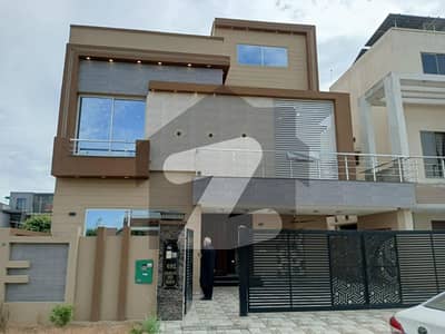 10 Malra Like New House For Sale In Bahria Town Lahore.
