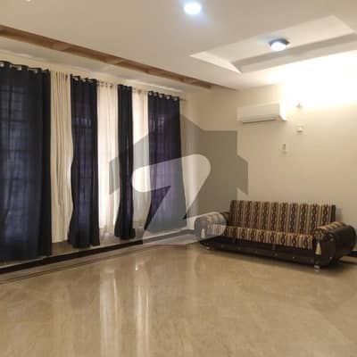 ایف ۔ 8/3 ایف ۔ 8,اسلام آباد میں 5 کمروں کا 1 کنال مکان 8.49 لاکھ میں کرایہ پر دستیاب ہے۔