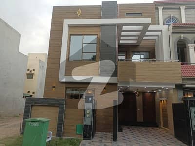بحریہ ٹاؤن رفیع بلاک بحریہ ٹاؤن سیکٹر ای,بحریہ ٹاؤن,لاہور میں 3 کمروں کا 5 مرلہ مکان 2.5 کروڑ میں برائے فروخت۔