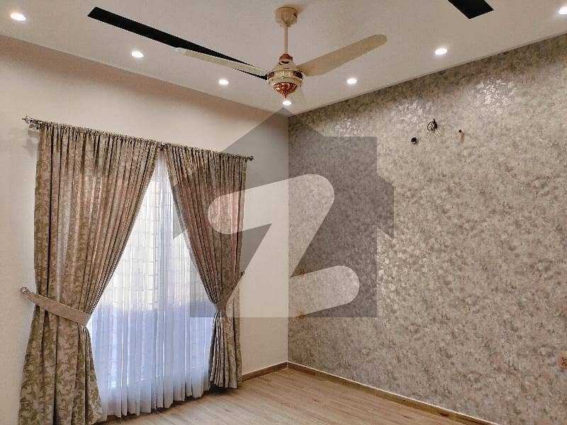10 Marla Beautiful House For Sale 10 Marla Beautiful House For Sale