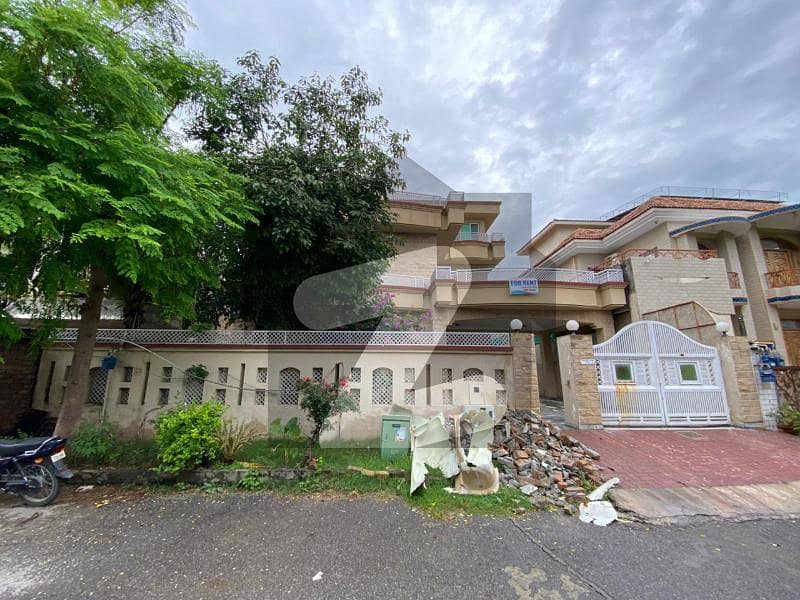 ایف ۔ 11 اسلام آباد میں 6 کمروں کا 1 کنال مکان 4.0 لاکھ میں کرایہ پر دستیاب ہے۔ ایف ۔ 11 اسلام آباد میں 6 کمروں کا 1 کنال مکان 4.0 لاکھ میں کرایہ پر دستیاب ہے۔