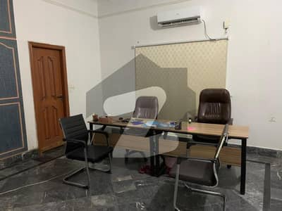 پی سی ایس آئی آر سٹاف کالونی لاہور میں 3 کمروں کا 1 کنال بالائی پورشن 1.0 لاکھ میں کرایہ پر دستیاب ہے۔