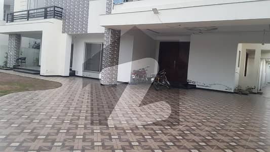 آئی ای پی انجنیئرز ٹاؤن ۔ سیکٹر اے آئی ای پی انجینئرز ٹاؤن,لاہور میں 7 کمروں کا 2 کنال مکان 9.7 کروڑ میں برائے فروخت۔