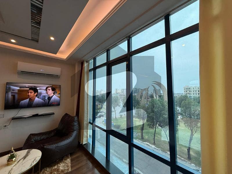 Luxury Hotel Service Apartment