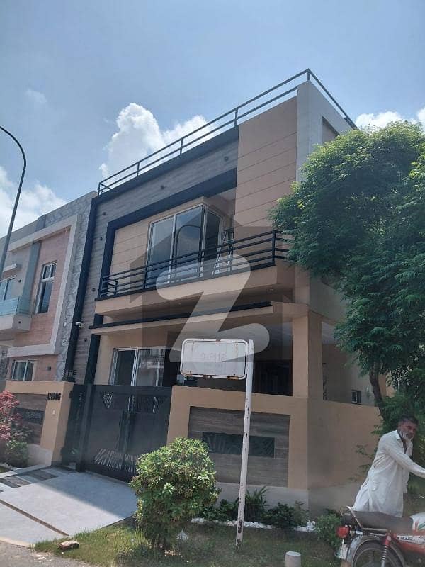 3 Bed Room House Available For Rent 3 Bed Room House Available For Rent
